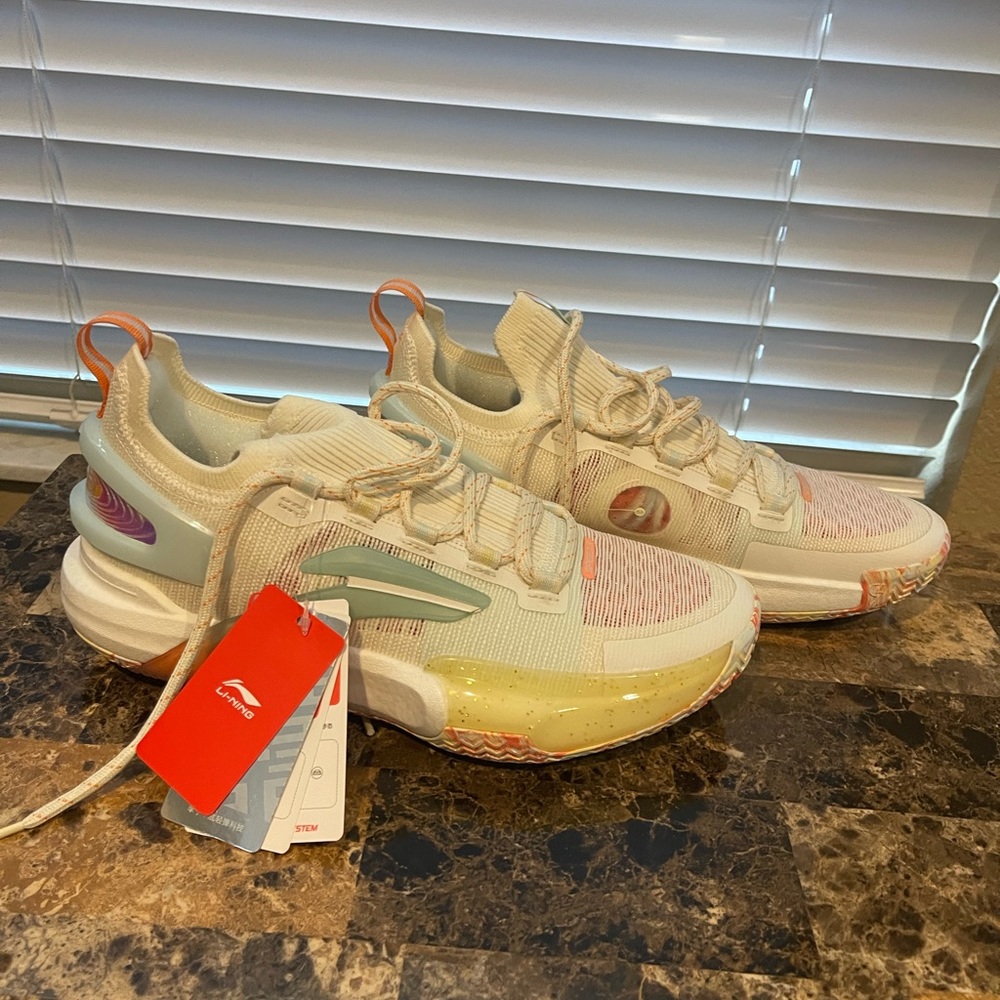 Speed 9 court shoes